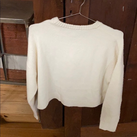 Brand new sweater - Picture 3 of 3